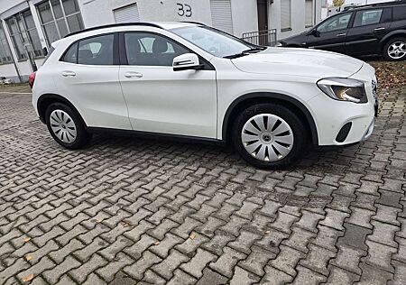 Mercedes-Benz GLA 200 CDI / d (156.908)