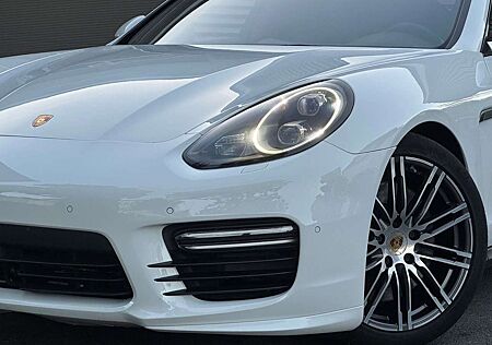 Porsche Panamera GTS Burmester / Sport Design / AHK / SH
