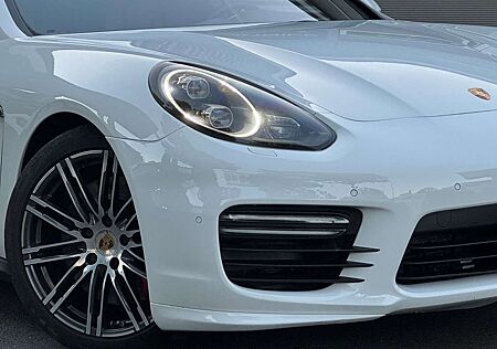 Porsche Panamera GTS Burmester / Sport Design / AHK / SH
