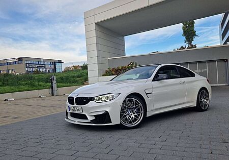 BMW M4 Coupe DKG Competition