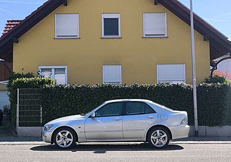 Lexus IS 200 Limited 1Hand Rentnerfahrzeug geb.1935 Wie Neu!!!