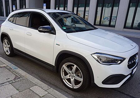 Mercedes-Benz GLA 250 GLA Plugin Hybrid e 8G-DCT Progressive