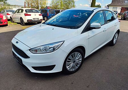 Ford Focus Lim. 1.0 Automatik Winterpaket