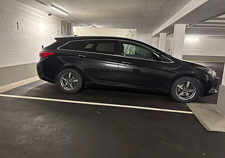 Hyundai i40 Kombi blue 1.7 CRDi Trend