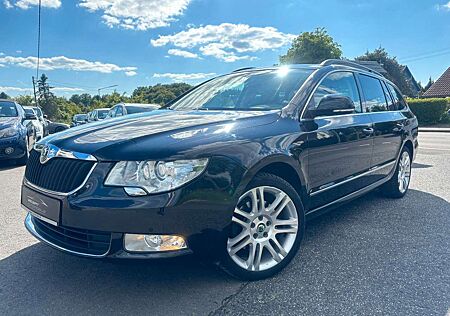 Skoda Superb Combi Elegance 4x4* 1 HAND* DSG*AHK*VOLL*
