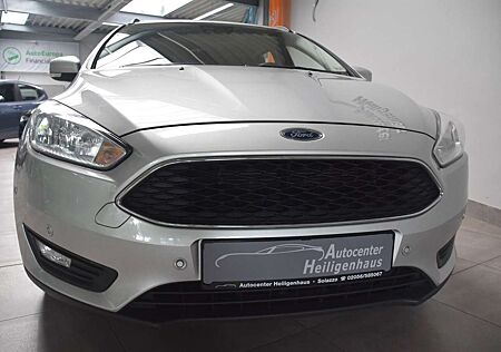 Ford Focus Turnier Business Navi Klima Sitzheiz PDC