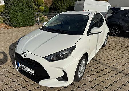 Toyota Yaris Hybrid Business Edition