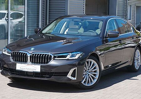 BMW 530 e Luxury Line LiCockPr DrAsPr ParkAs HUD Glas