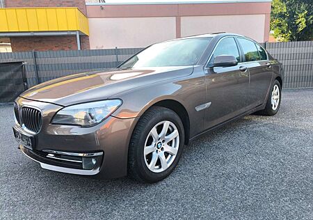 BMW 730 d xDrive Softclose-GSD-HeadUp-Kamera-Standhei