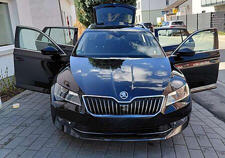 Skoda Superb Skoda Superb Scheckheftgepflegt & 8-fach bereift