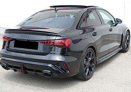 Audi RS3 RS 3 Limousine RS-Schalens. Raute rot Pano HUD