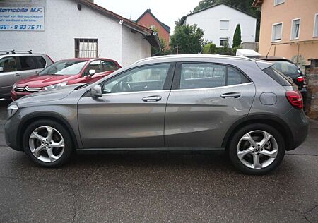 Mercedes-Benz GLA 180 GLA 1,6 l 122PS 68000KM Navi Klimaautoma