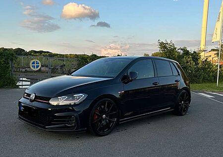 VW Golf GTI Volkswagen 7.5 DSG Performance