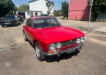 Alfa Romeo GT 2000 Bertone