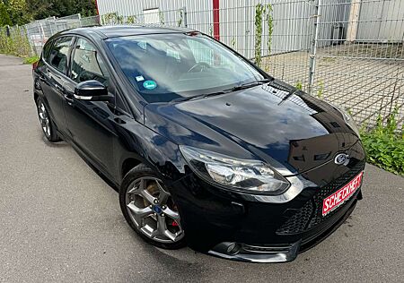 Ford Focus ST/Recaro/Xenon/Kamera/Keyless Go/Navi/Leder//SHZ