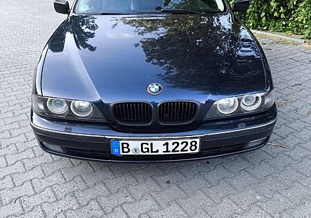 BMW 523i 523