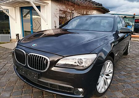 BMW 750 i F01 4,4-408 PS, Soft-Close, Voll-voller, selten!