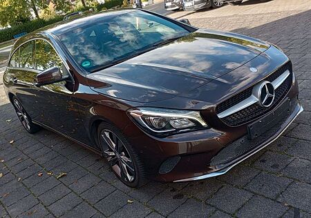 Mercedes-Benz CLA 200 SB Auto Navi Leder Totw Rückf Scheckheft