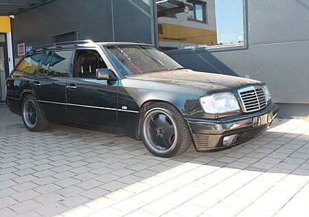 Mercedes-Benz E 300 TE Lorinser Spoilerpacket