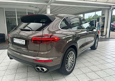 Porsche Cayenne S Neuwertig