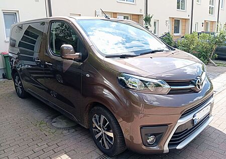 Toyota Pro Ace Proace Proace 2,0-l-D-4D L1 (8-Si.) Autm. Verso Team Deut