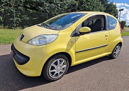 Peugeot 107 3-Türer 70 Petit Filou. Tüv bei Kaufneu