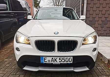 BMW X1 xDrive18d - Automatik Allrad Xeno S.dach AHK SZ