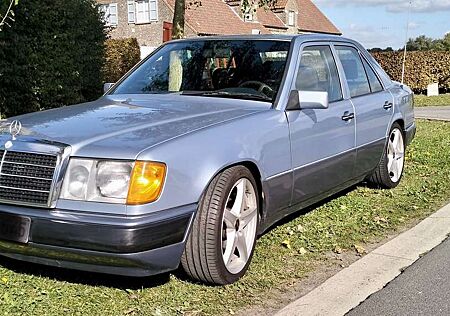 Mercedes-Benz 230 E W124
