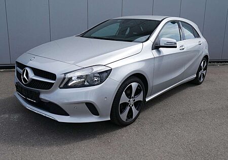 Mercedes-Benz A 180 URBAN NAVI/PDC/18-ZOLL