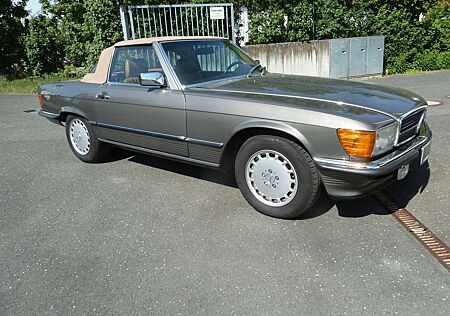 Mercedes-Benz SL 560