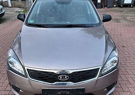 Kia Cee'd Ceed / Ceed 1.4 CVVT Spirit