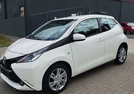Toyota Aygo (X) x-play touch