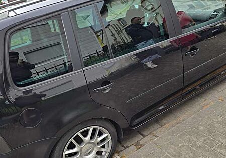 VW Touran Volkswagen 2.0 TDI Highline