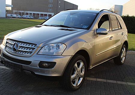 Mercedes-Benz ML 320 CDI 4Matic 7G-TRONIC *NAVI*AHK*PDC*