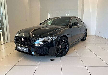 Jaguar XF 30d Chequered Flag Panoramadach & Black Pack