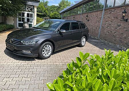 VW Passat Volkswagen Business Sitzheiz Navi PDC Multi AHK Appl