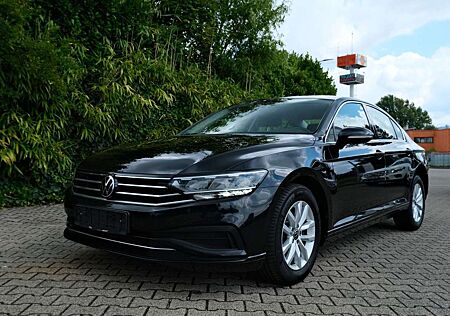 VW Passat Volkswagen Lim. Business ACC Navi PDC 8-Fach bereift
