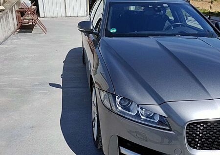 Jaguar XF 20d R-Sport