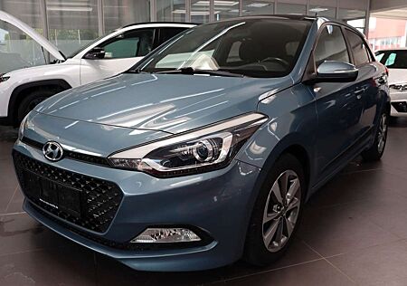 Hyundai i20 1.2 YES! Plus Pano Navi SHZ Alu R-Cam