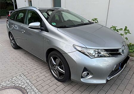 Toyota Auris Hybrid Touring Sports*Mietwagenpaket*15J.Garantie*
