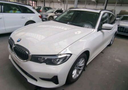 BMW 320 d Tour Advantage PANO/AHK/ACC/HUD/LED/8Fach