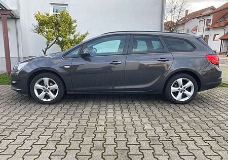 Opel Astra J Sports Tourer Style. Navi.