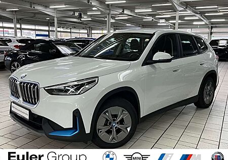 BMW iX1 xDrive 30 AD Parkass. AHK-klappbar Navi Hifi LED S