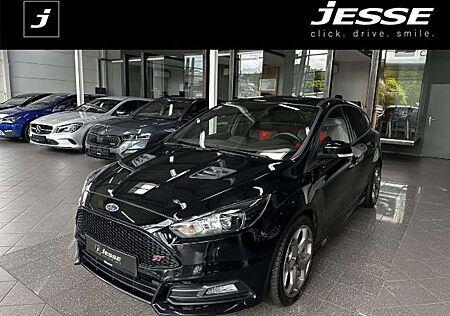 Ford Focus ST 2.0 EcoBoost Bi-Xenon Recaro Navi Winter-Paket