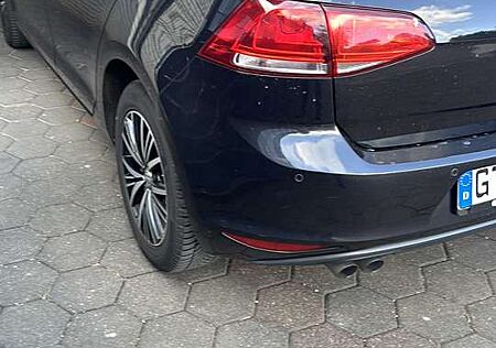 VW Golf Volkswagen 2.0 TDI BlueMotion Technology Allstar