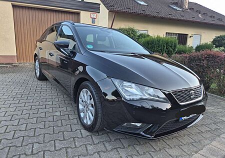 Seat Leon ST 2.0 TDI Style + AHK + 8-f bereift