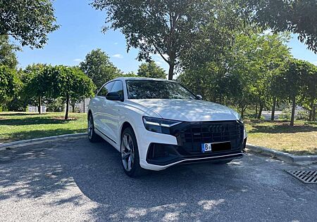 Audi Q8 55 TFSIe quattro tiptronic