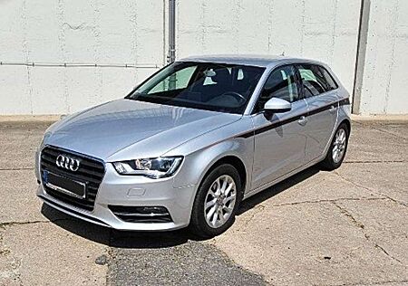 Audi A3 Attraction Sportback (8VA)