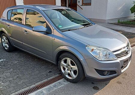 Opel Astra Fließheck 5-Türer 1.6