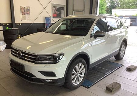 VW Tiguan Volkswagen 2.0 TDI High. 4M DSG Navi HeadUp